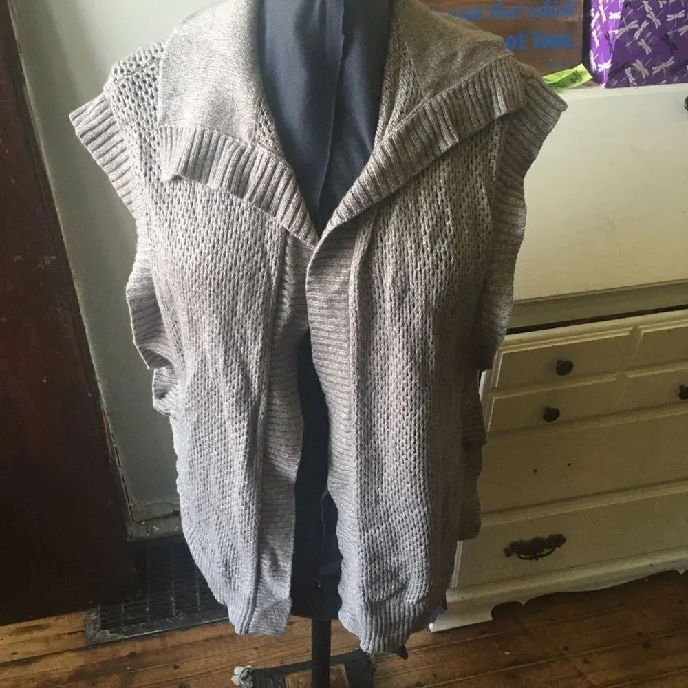 Lafayette148 L side snap crocheted vest